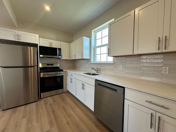 3rd image of 88 Louis St #5
