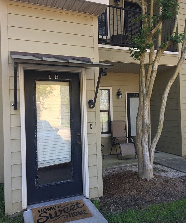 1st image of 612 S Kenilworth Pkwy #1