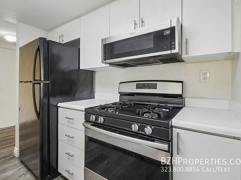 870 Crenshaw — Photo 8