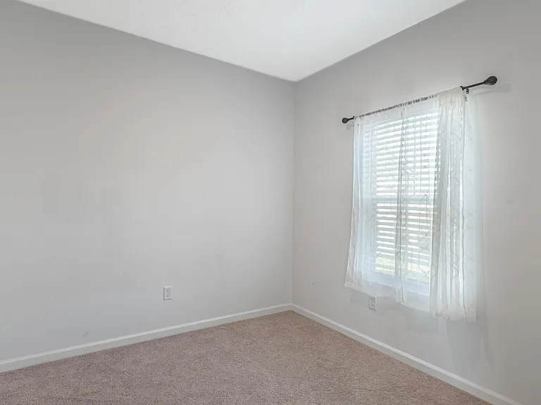 4000 Summit Ct — Photo 12