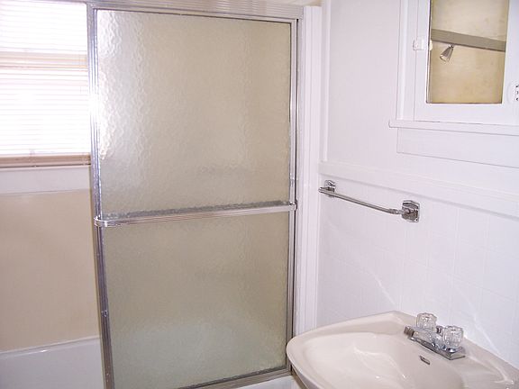 5th image of 434 W Park St