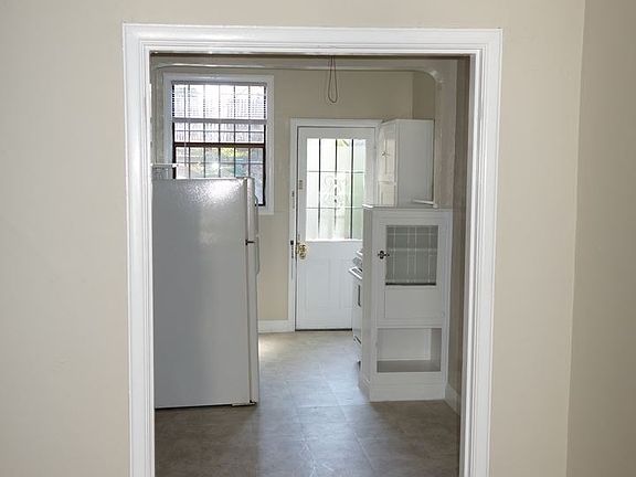 5th image of 886 Cleveland St APT 11