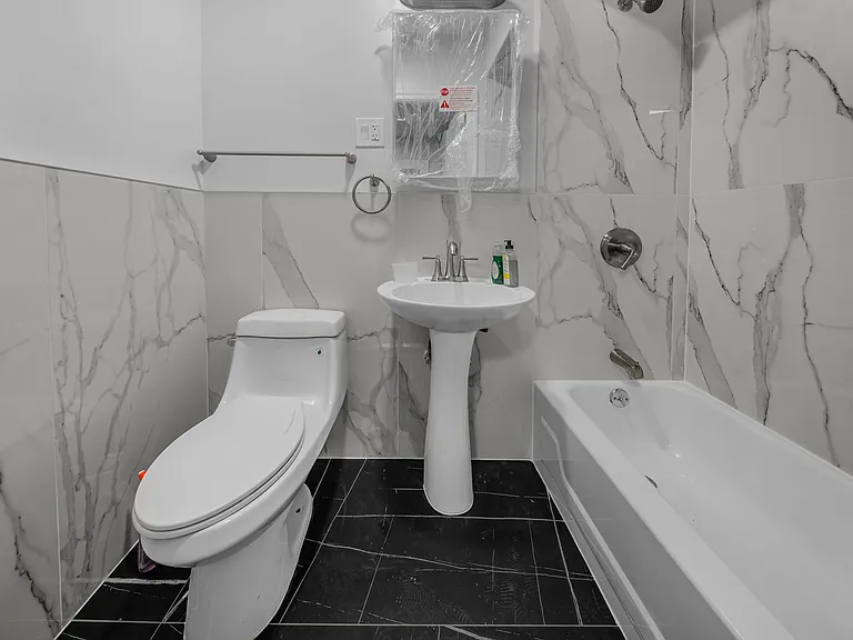 15 Tuttle St — Photo 9