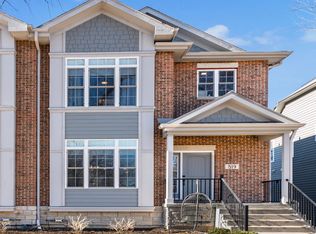 819 N Center St, Naperville, IL 60563