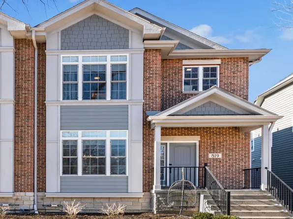 819 N Center St, Naperville, IL 60563