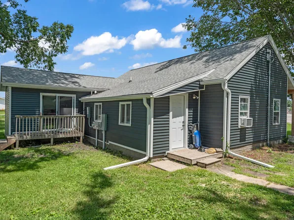 1020 SW 3rd St, Nevada, IA 50201