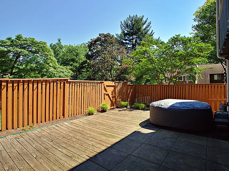 1450 Greenmont Ct — Photo 26
