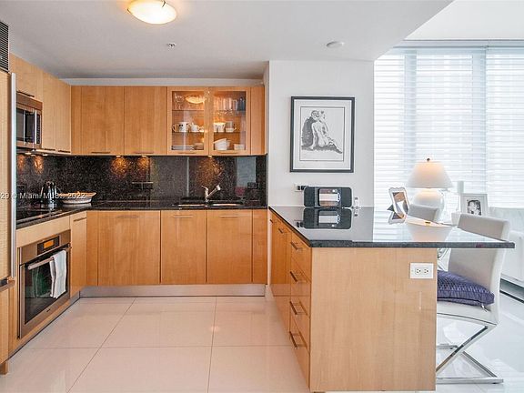 4th image of 6899 Collins Ave Unit 1009