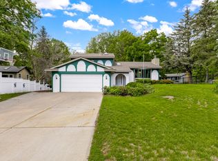 3260 Stinson Ct, New Brighton, MN 55112
