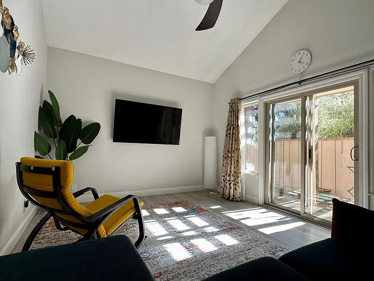 38486 Redwood Ter — Photo 1
