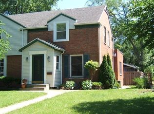 240 Beacon Pl, Munster, IN 46321