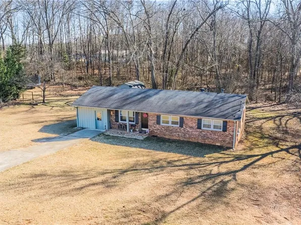 1020 Eaglewood Dr, Statham, GA 30666