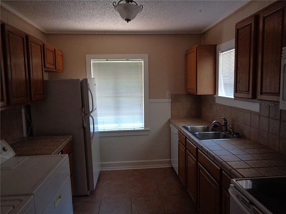 3rd image of 408 NW 23rd St