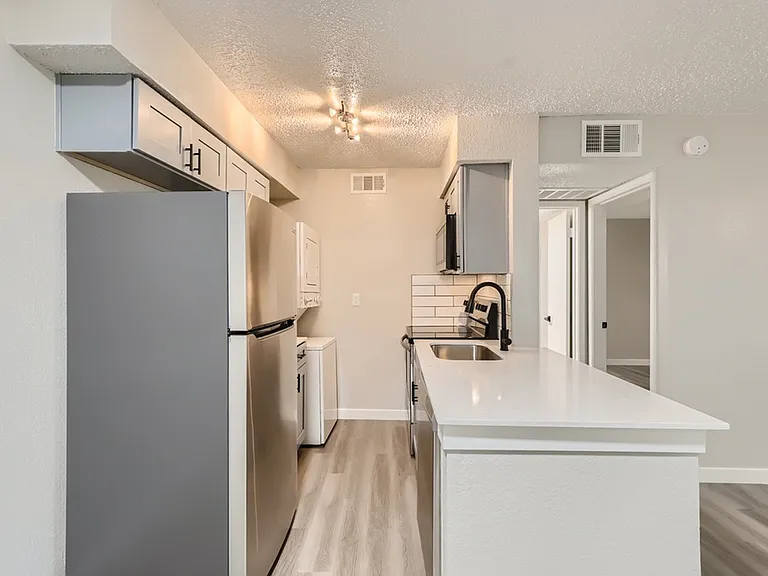 Rise Oak Creek — Photo 10
