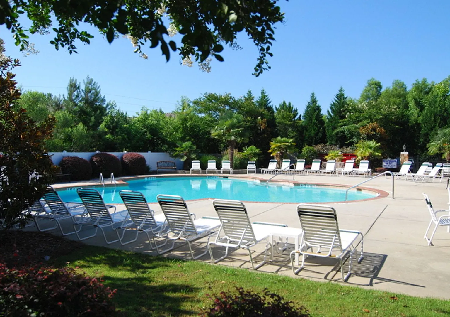 Discover comfortable living in Hampton Forest a charming 2 bedroom, 2.5 bath townhouse — Photo 3