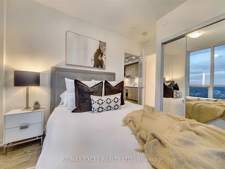 1 Yorkville Ave #3402 — Photo 23