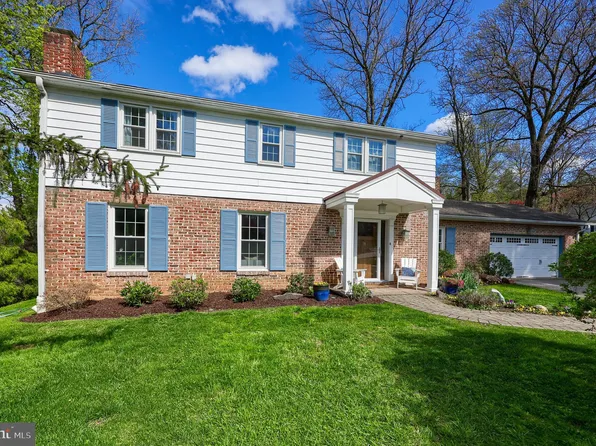1185 Woodland Dr, York, PA 17403