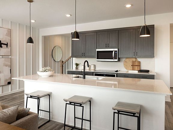 Spacious Kitchen with Siting Bar