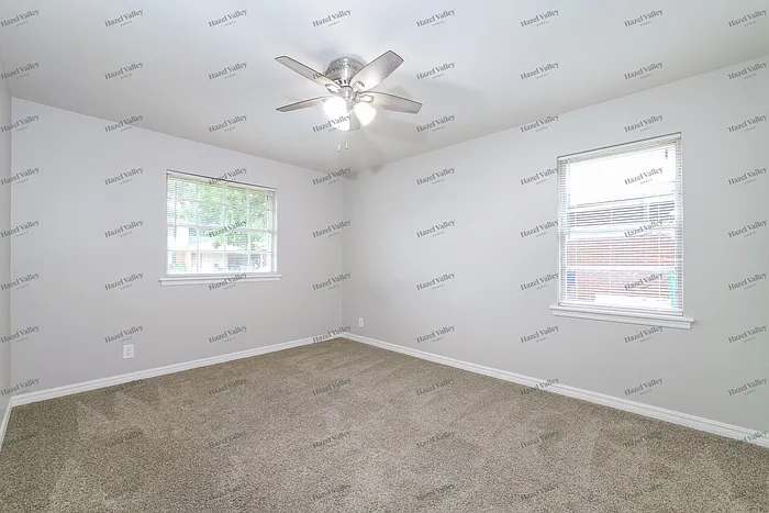 900 NE Katherine Pl — Photo 7