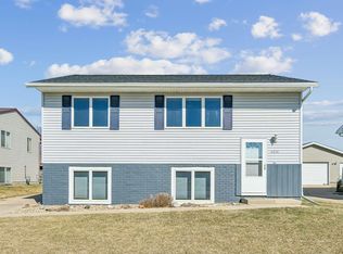 4034 Mark Dr, Waterloo, IA 50701