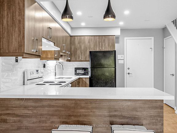 3rd image of 880 Broadview Ave #3