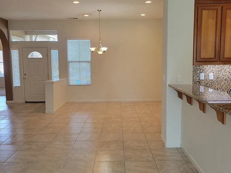 519 Western Hills Dr — Photo 12