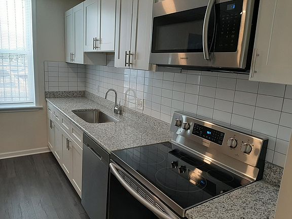 3rd image of 5600 Spruce St Floor 3