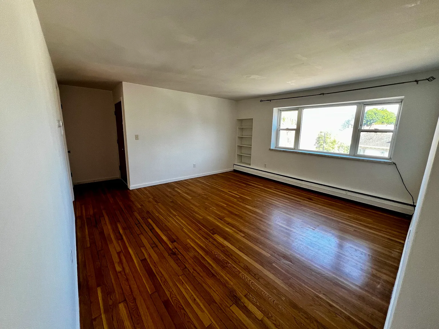 2 bed, 1.0 bath, 750 sqft, $2,700 — Photo 4
