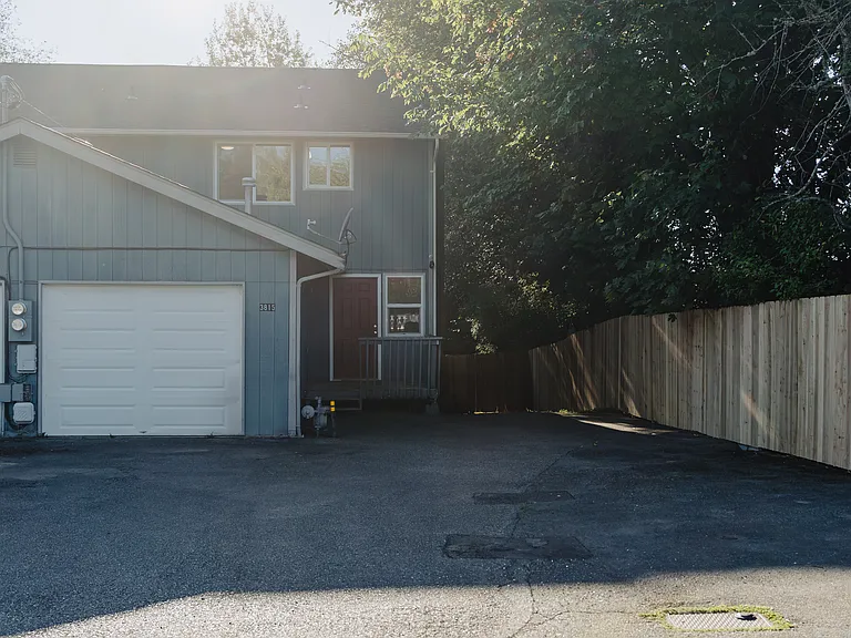 3815 Maple Ave — Photo 2