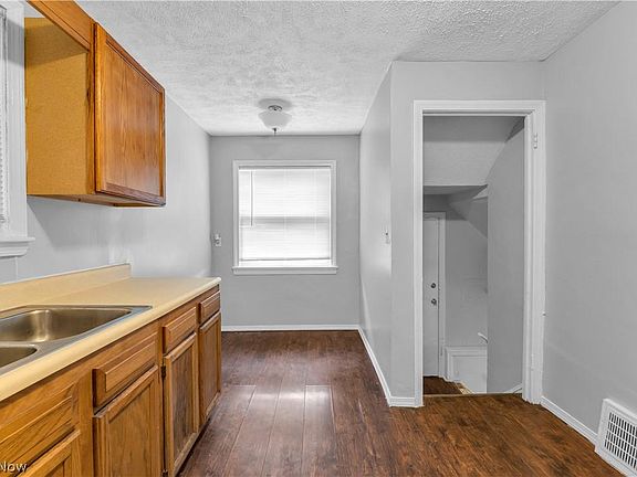 3rd image of 5500 South Blvd