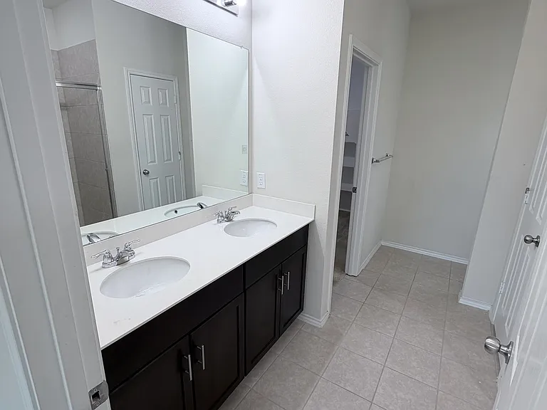 700 Goldenrod Ln — Photo 10