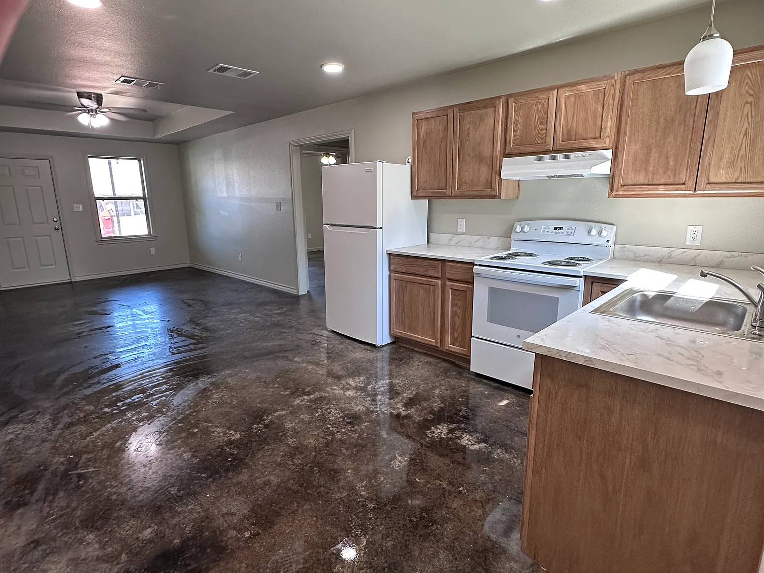 3 bed, 1200 sqft, $1,300 — Photo 3