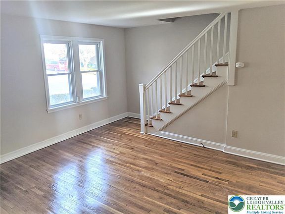 3rd image of 703 Spring St