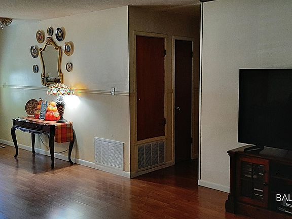 4th image of 105 Avalon St