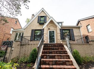 7436 University Dr, Saint Louis, MO 63130