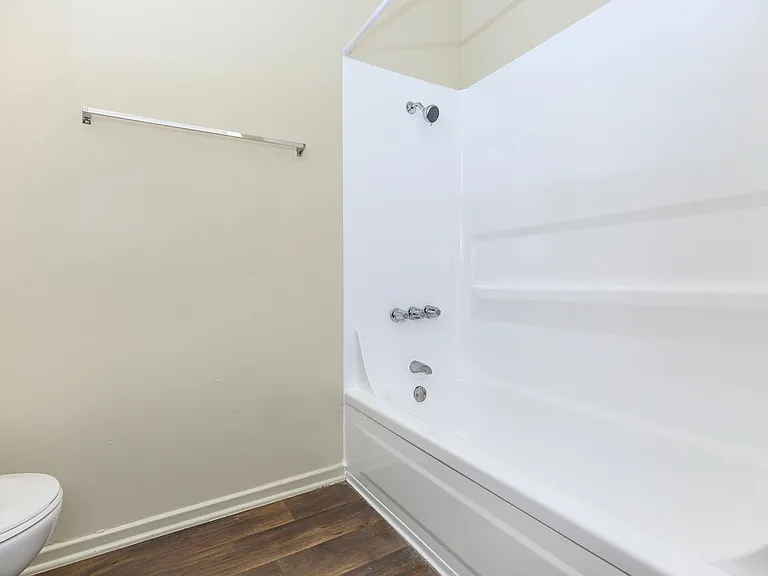 Walnut Park Apartments — Photo 20
