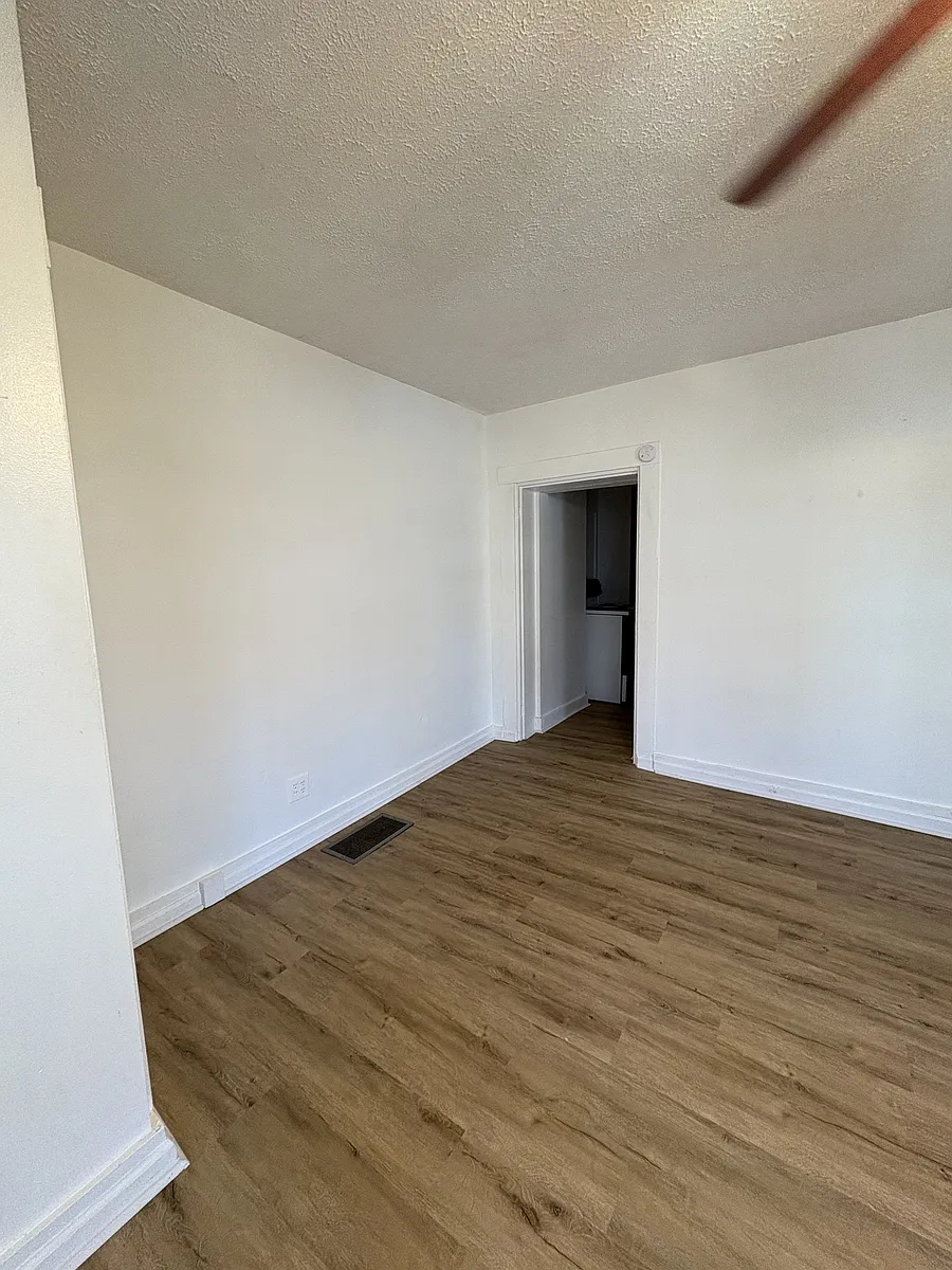 Building Photo - 31 N Elm St #1