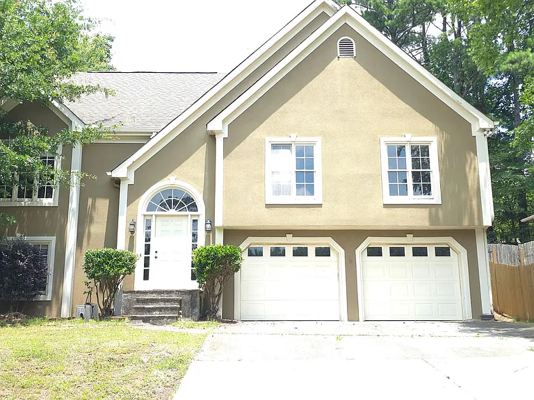 736 Jamie Way NE — Photo 2