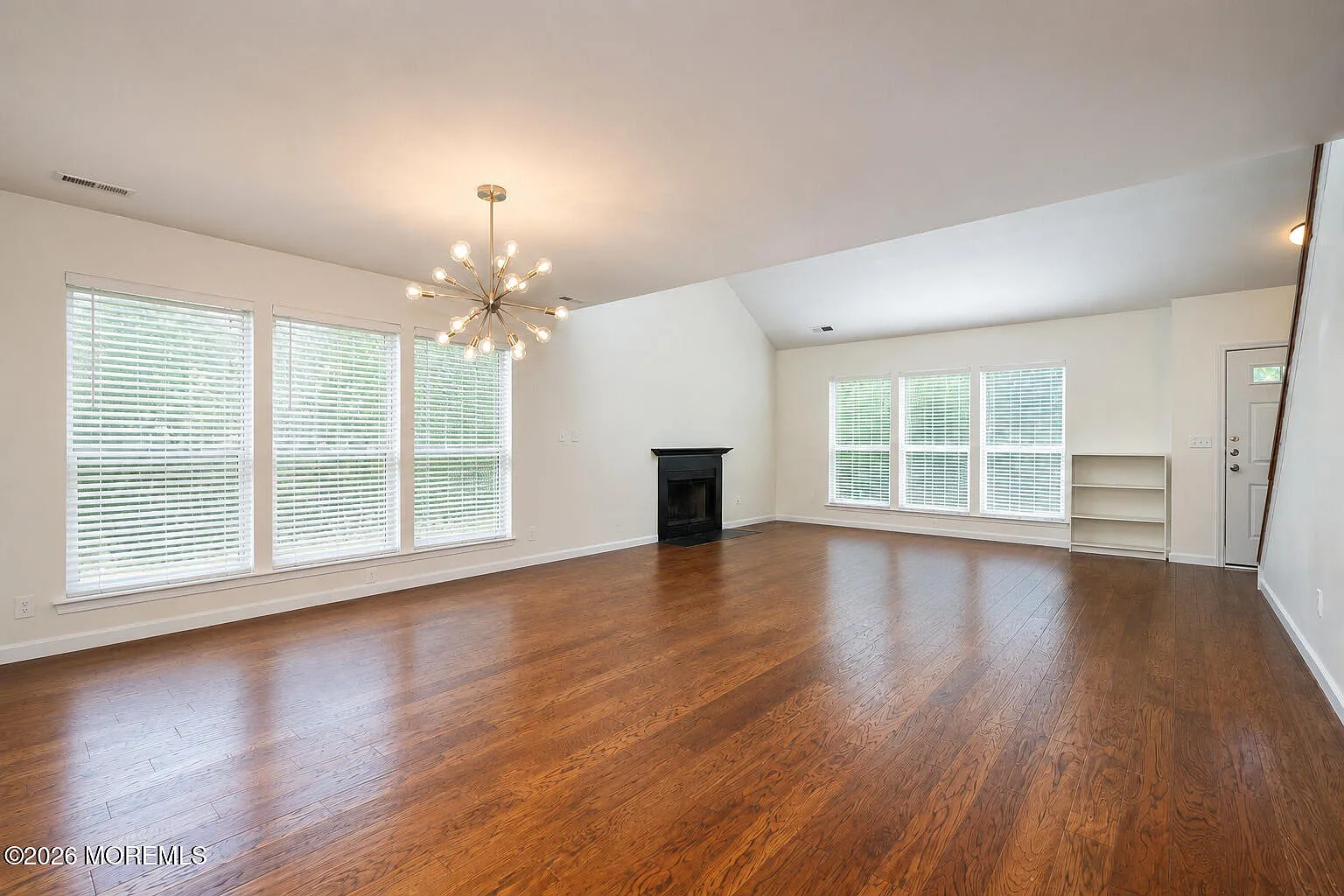 3 bed, 2.5 bath, 1922 sqft, $4,200 — Photo 4