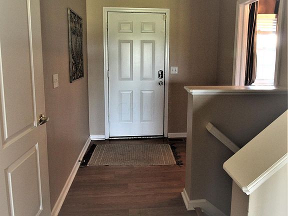 3rd image of 823 Mystic Pointe Dr