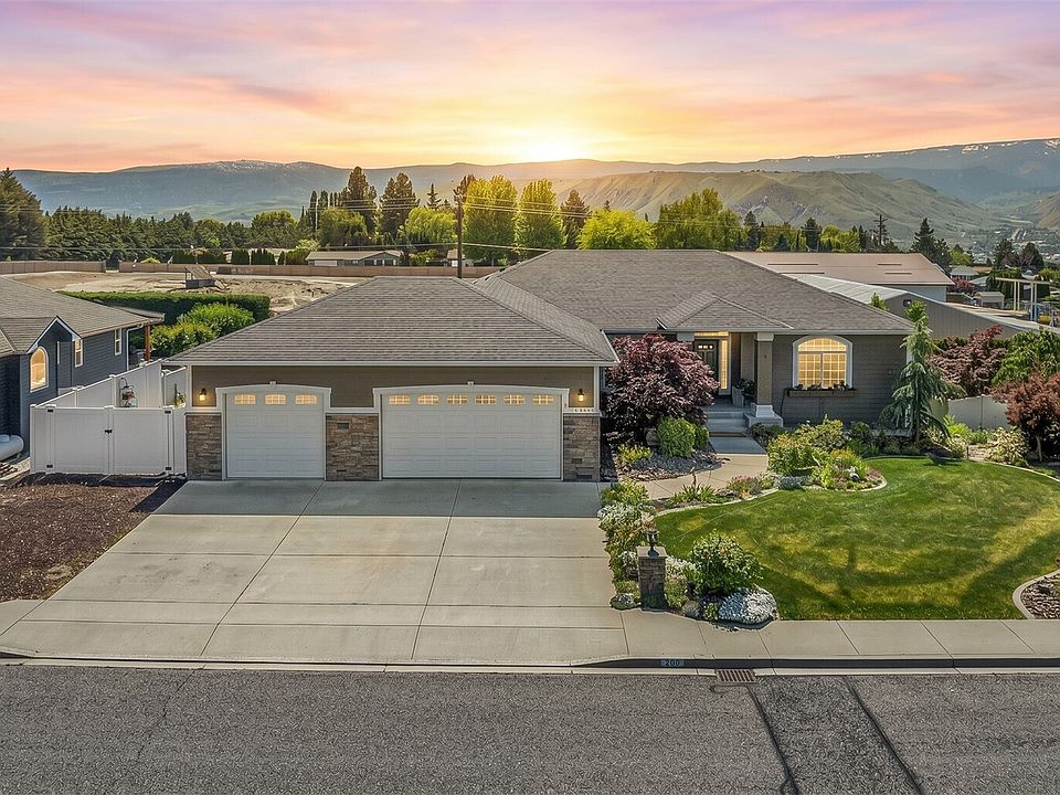 1st image of 700 Clarissa Lane