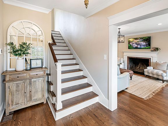 3rd image of 3619 Woodland Dr