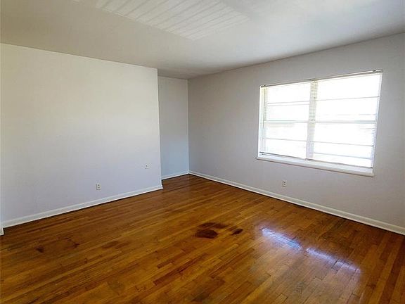 4th image of 4916 Worth St APT 4