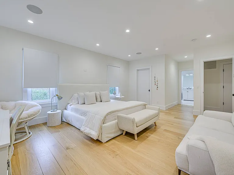 40 Edwards Ave — Photo 17