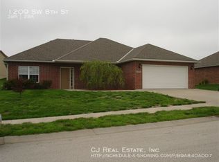 1209 SW 8th St, Oak Grove, MO 64075