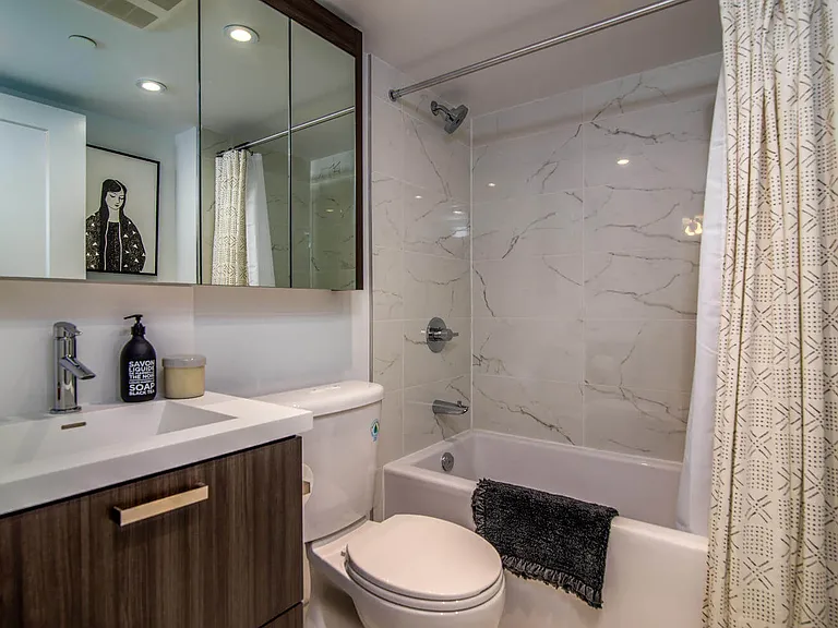 18 Erskine Ave — Photo 33