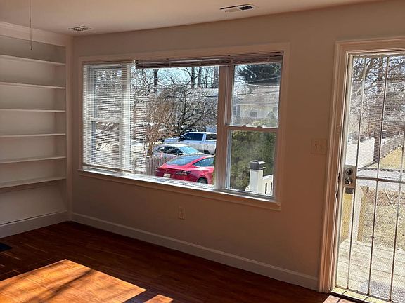 5th image of 4810 Quimby Ave