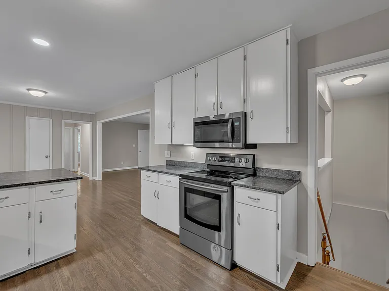 4917 Salem Dr — Photo 14