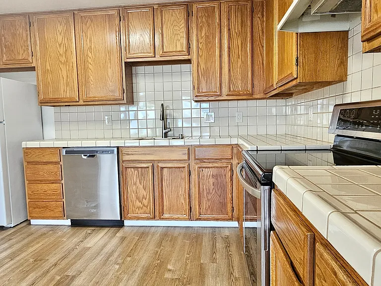 2310 Taraval St #2 — Photo 7