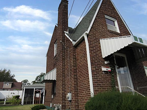 3rd image of 832 Woodward St